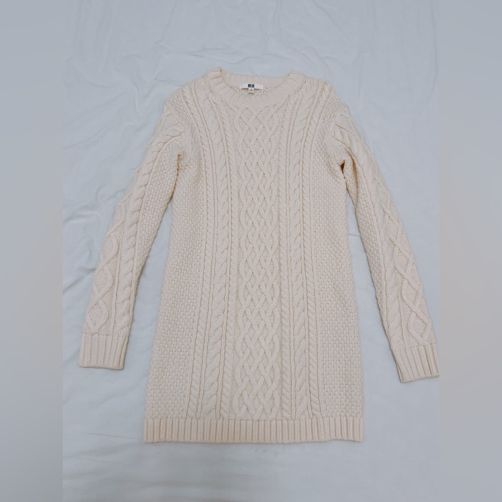 Uniqlo Cream Knit Sweater